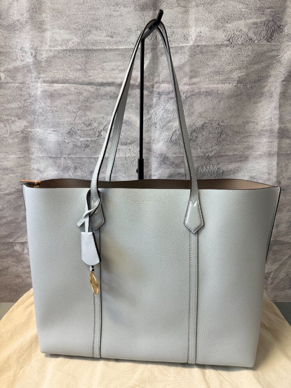 Tory Burch Perry triple-compartment tote - feather gray - Picture 11 of 12